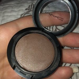 cream color base mac root